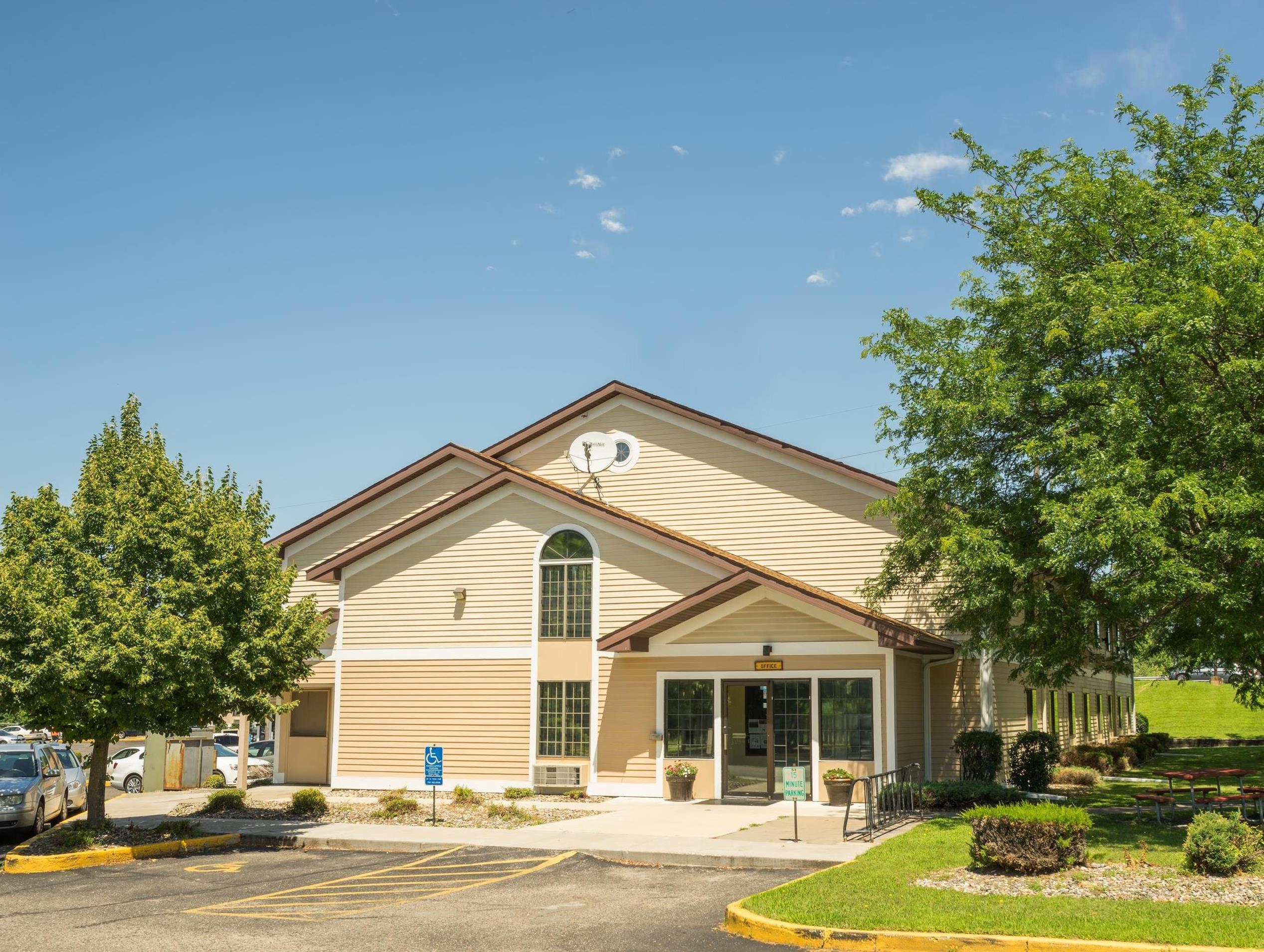 Super 8 By Wyndham Red Wing Hotel Exterior photo